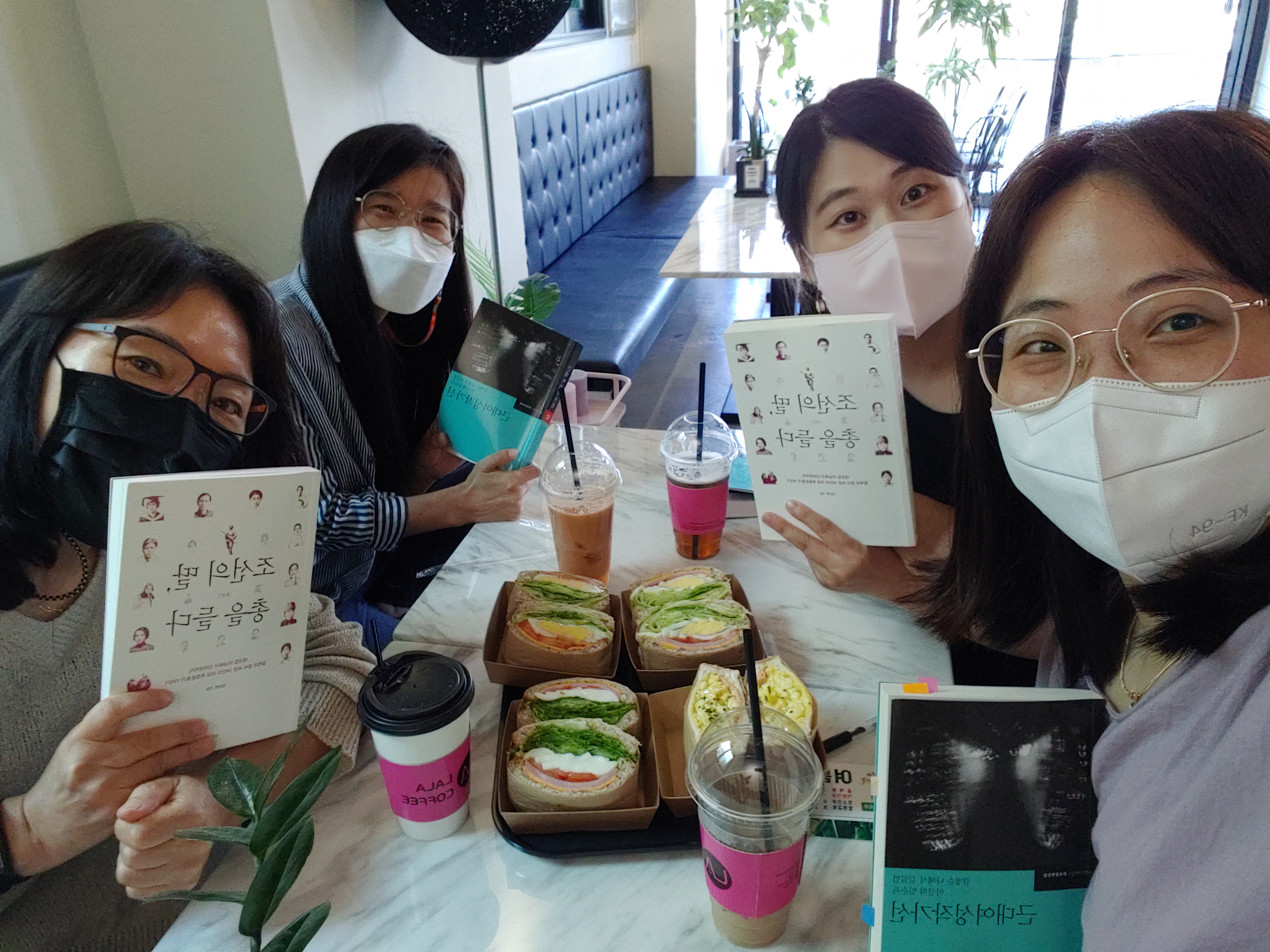 시대와 함께 혹은 초월하여(..