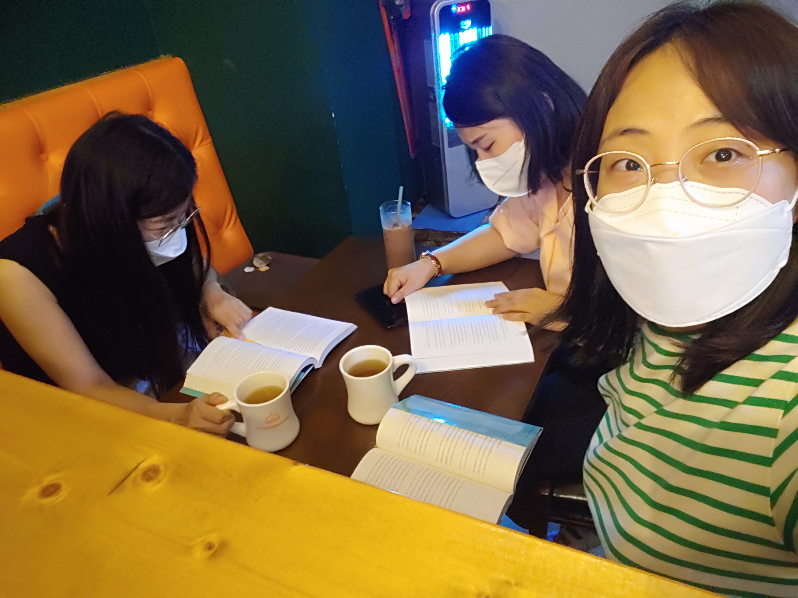 시대와 함께 혹은 초월하여(..